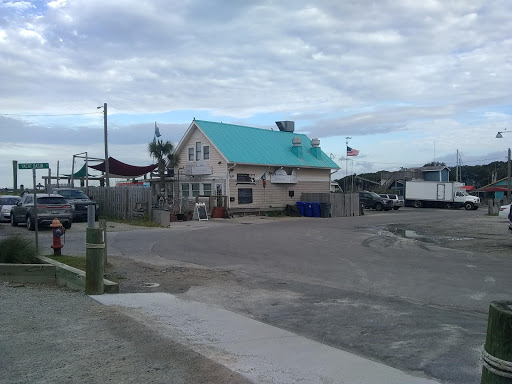 Italian Restaurant «Yacht Basin Eatery», reviews and photos, 122 Yacht Basin Dr, Southport, NC 28461, USA