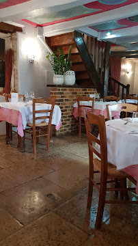 Atmosphère du Restaurant aux Trois Provinces à Le Montsaugeonnais - n°6