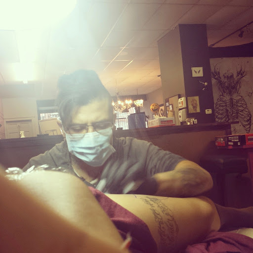 Tattoo Shop «Victims Of Art Tattoo Gallery», reviews and photos, 1827 W Cermak Rd, Chicago, IL 60608, USA