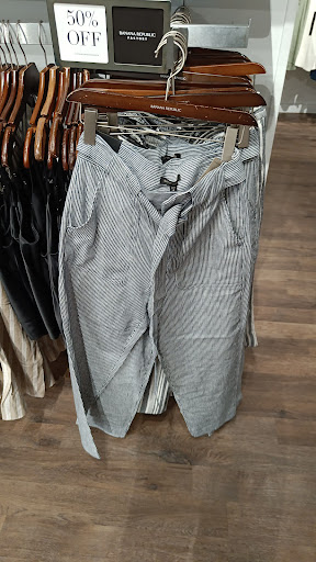 Clothing Store «Banana Republic», reviews and photos, 454 Evergreen Ct, Central Valley, NY 10917, USA