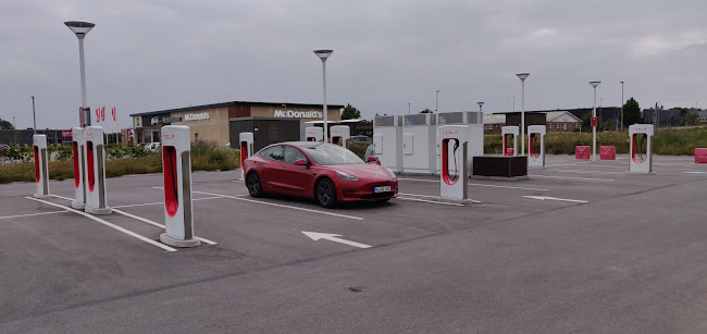 Anmeldelser af Tesla Super-Charger! i Herning - Tankstation
