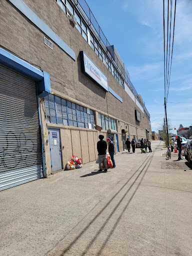 Thrift Store «Goodwill Industries Outlet Store & Donation Center», reviews and photos, 47-47 Van Dam St, Queens, NY 11101, USA