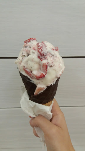 Ice Cream Shop «Marble Slab Creamery», reviews and photos, 1201 Lake Woodlands Dr #1156, The Woodlands, TX 77380, USA
