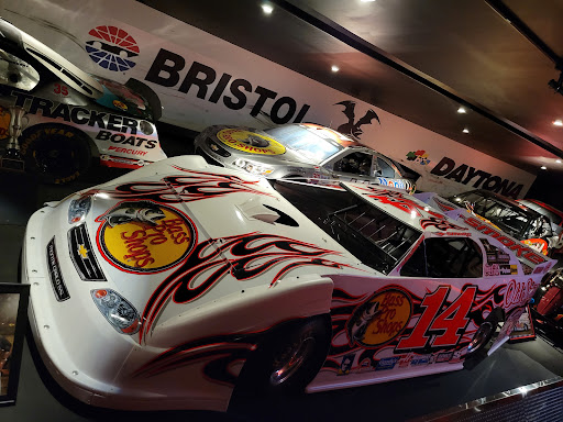 Sporting Goods Store «Bass Pro Shops», reviews and photos, 1935 S Campbell Ave, Springfield, MO 65807, USA