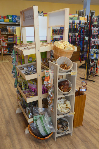Pet Supply Store «Leash on Life, Pet Supplies», reviews and photos, 650 Pacha Pkwy #5, North Liberty, IA 52317, USA