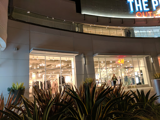 Clothing Store «H&M», reviews and photos, 37 Aquarium Way, Long Beach, CA 90802, USA