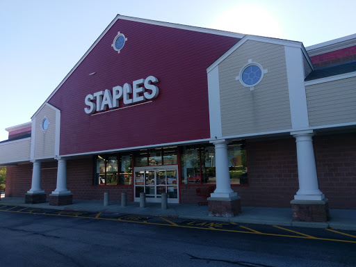Office Supply Store «Staples», reviews and photos, 870 W Main Rd, Middletown, RI 02842, USA