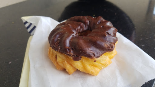 Donut Shop «Yum Yum Donuts», reviews and photos, 555 S Glenoaks Blvd, Burbank, CA 91502, USA