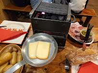 Raclette du Restaurant français La ferme de la Charbonnière à Menthon-Saint-Bernard - n°13