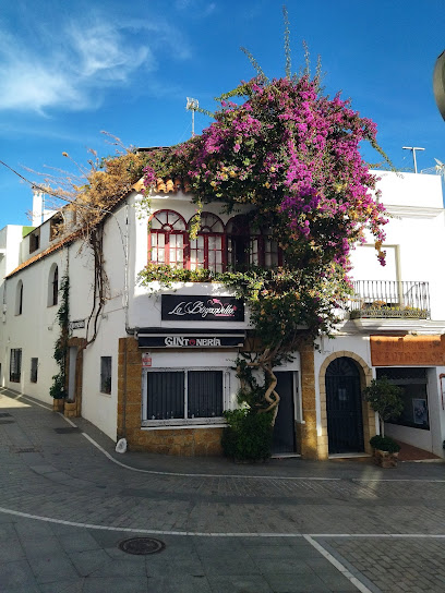 La Buganvilla Gintoneria - C. Señores Curas, 11140 Conil de la Frontera, Cádiz, Spain