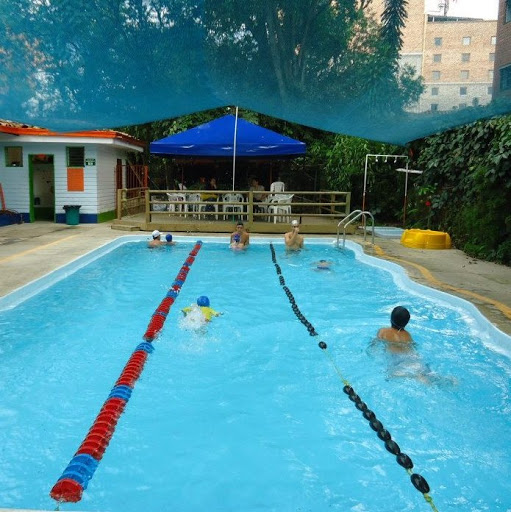 Clases natacion adultos Medellin