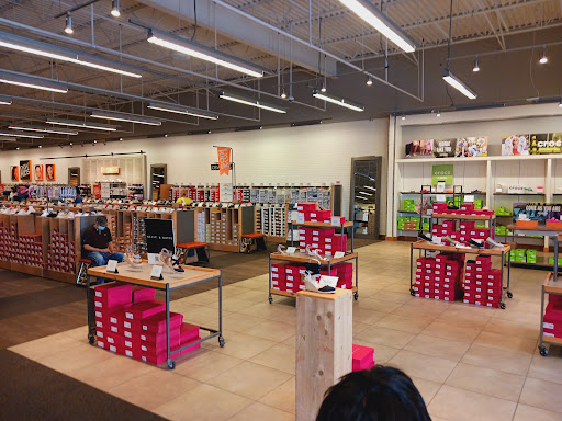 Shoe Store «DSW Designer Shoe Warehouse», reviews and photos, 6971 Grand Ave, Gurnee, IL 60031, USA