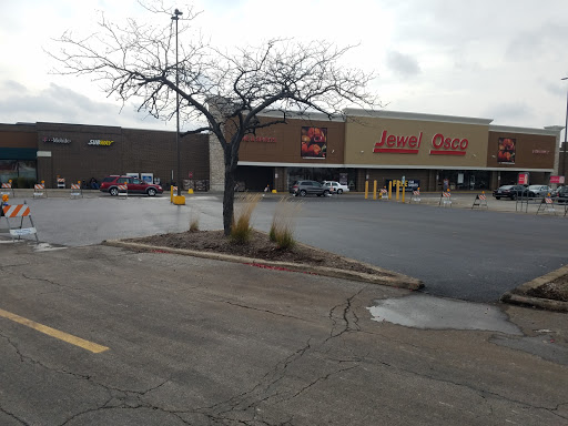 Shopping Mall «Oak Mill Mall», reviews and photos, 7900 N Milwaukee Ave, Niles, IL 60714, USA