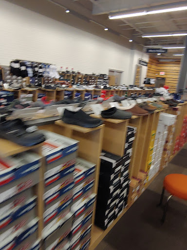 Shoe Store «DSW Designer Shoe Warehouse», reviews and photos, 24570 Dulles Landing Dr #120, Dulles, VA 20166, USA