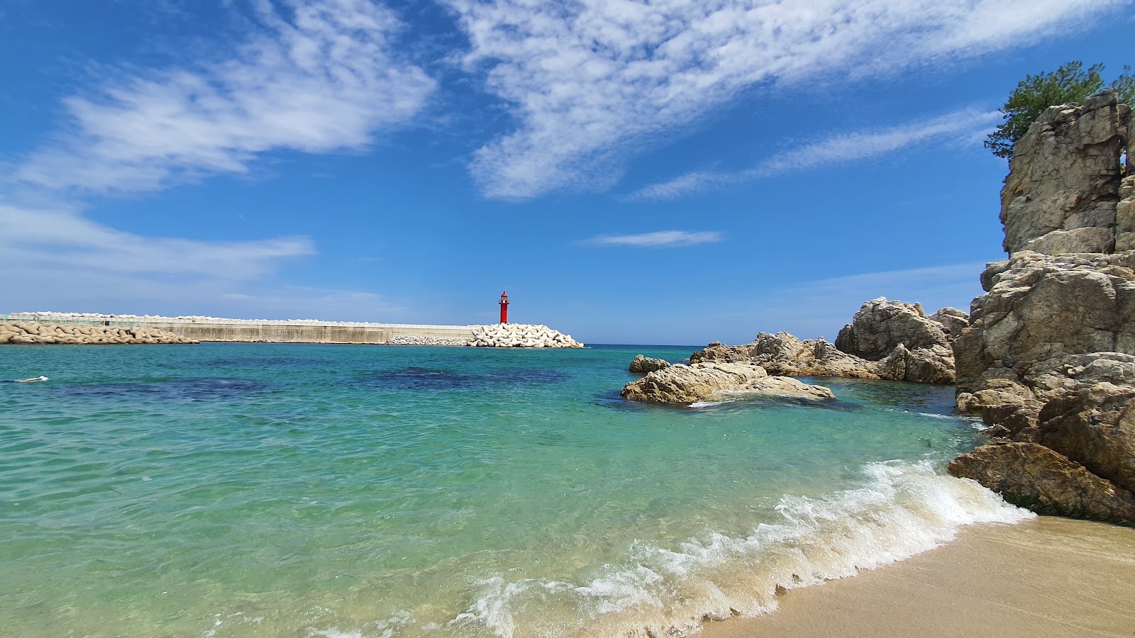 Photo of Shinnam Beach with very clean level of cleanliness