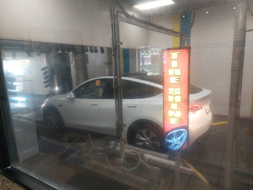 Car Wash «Paradise Full Service Car Wash & Detail Center», reviews and photos, 1355 Town Centre Dr, Eagan, MN 55123, USA