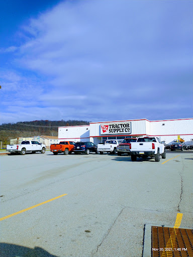 Home Improvement Store «Tractor Supply Co.», reviews and photos, 176 Finley Rd, Belle Vernon, PA 15012, USA