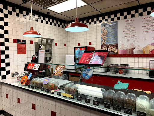 Ice Cream Shop «Cold Stone Creamery», reviews and photos, 3105 Northline Ave, Greensboro, NC 27408, USA