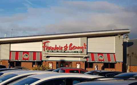 Frankie & Benny's image