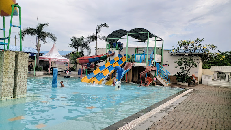 Kolam Renang Waterbom Marelan City Family Club (MCFC)