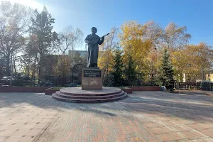 Monument to Kenen Azerbaev image