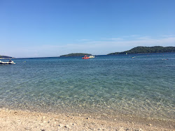 Vela Prizba beach'in fotoğrafı imkanlar alanı