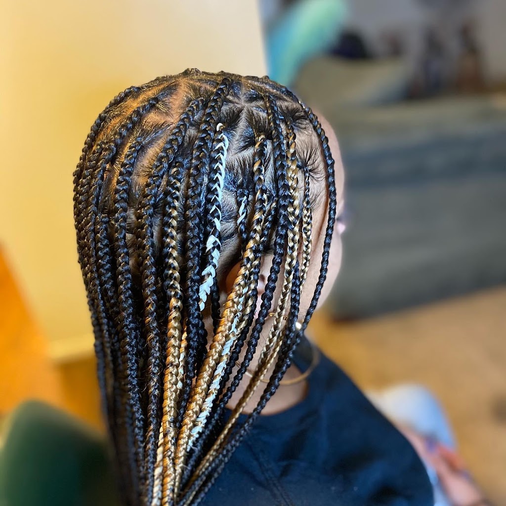 Danielle’s Barber & Beauty Salon LLC 23606