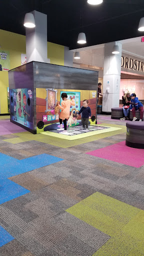 Shopping Mall «Menlo Park Mall», reviews and photos, 55 Parsonage Rd, Edison, NJ 08837, USA