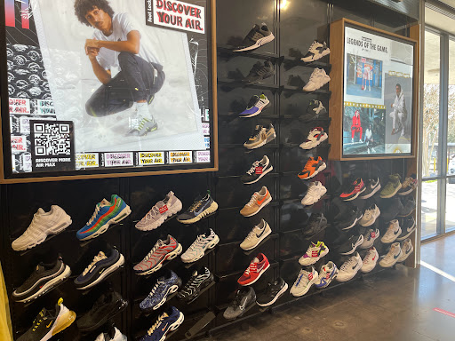 Shoe Store «Foot Locker», reviews and photos, 990 Gulfgate Center Mall, Houston, TX 77087, USA