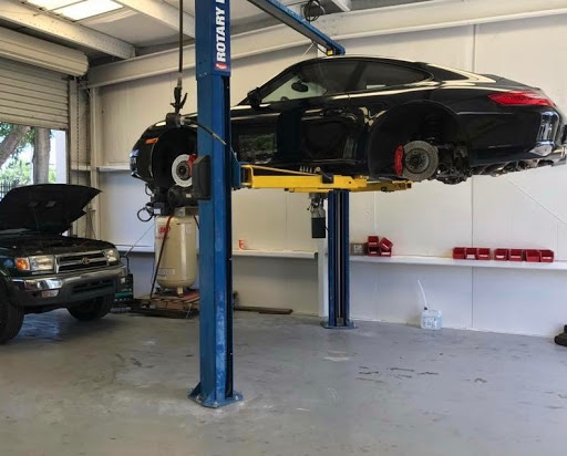 Auto Repair Shop «Auto Works of Brandon», reviews and photos, 211 N Kings Ave, Brandon, FL 33510, USA