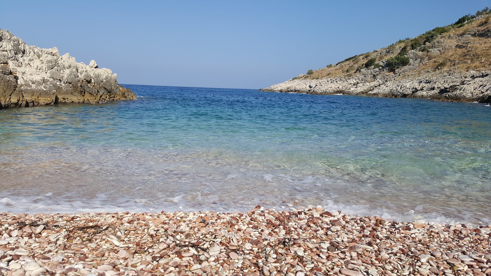 Denourek Beach'in fotoğrafı #41 ile birlikte