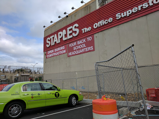 Office Supply Store «Staples», reviews and photos, 91-30 Van Wyck Expy, Jamaica, NY 11418, USA