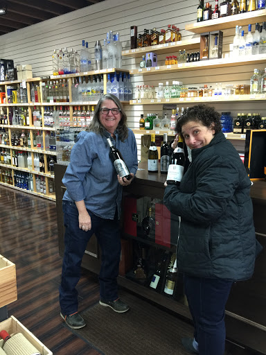 Liquor Store «Roslyn Wine & Liquor (Liquor Store)», reviews and photos, 1366 Old Northern Blvd, Roslyn, NY 11576, USA