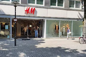 H&M image