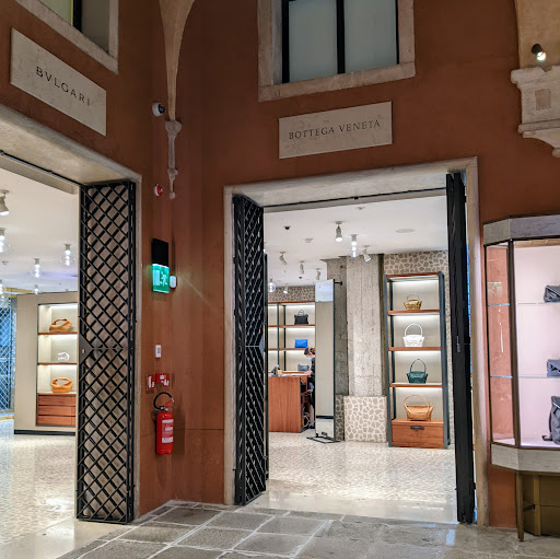 Bottega Veneta T Galleria Venice Store