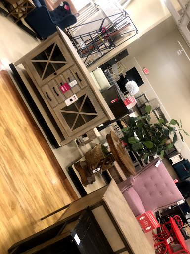 Department Store «HomeGoods», reviews and photos, 162 Everett Ave, Chelsea, MA 02150, USA