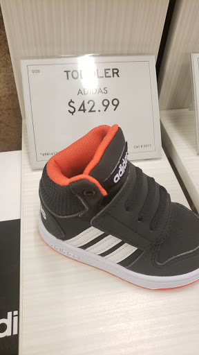 Shoe Store «DSW Designer Shoe Warehouse», reviews and photos, 7670 Richmond Hwy, Alexandria, VA 22306, USA