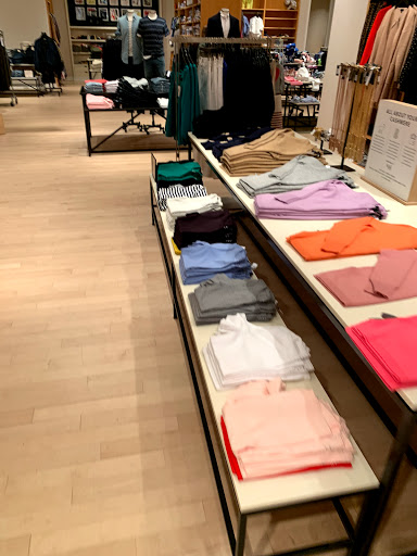 Clothing Store «J.Crew», reviews and photos, 4400 Sharon Rd #196, Charlotte, NC 28211, USA