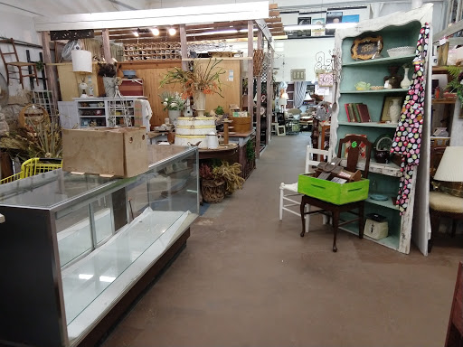 Circle P Antiques & Collectables