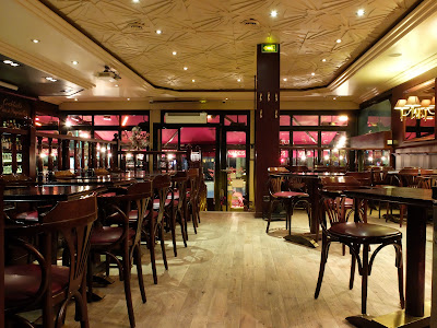 Le Maine Café à Paris