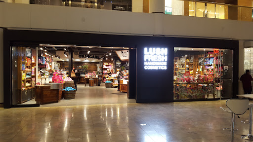 Lush Cosmetics, 7014 E Camelback Rd, Scottsdale, AZ 85251, USA, 