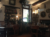 Atmosphère du Restaurant Caviste La Fontaine à Villars - n°15