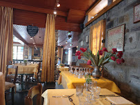 Atmosphère du Restaurant français Logis Auberge de l'Abbaye à Signy-l'Abbaye - n°17