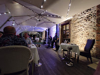 Atmosphère du Restaurant français Auberge la Lucarne aux Chouettes à Villeneuve-sur-Yonne - n°4