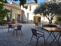 Atmosphère du Restaurant La Divigne à Villeneuve-lès-Avignon - n°2