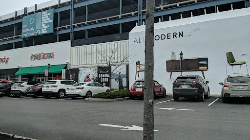 H&M, 206 Legacy Blvd, Dedham, MA 02026, USA, 