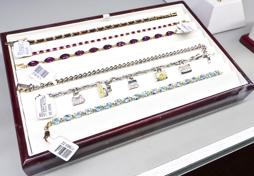 Pawn Shop «Pine Ridge Pawn & Jewelry», reviews and photos, 2033 Pine Ridge Rd #4, Naples, FL 34109, USA