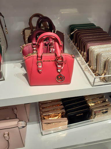 Fashion Accessories Store «Michael Kors», reviews and photos, 1 Outlet Blvd #400, Wrentham, MA 02093, USA