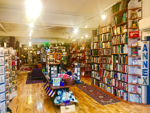 Used Book Store «Loganberry Books», reviews and photos, 13015 Larchmere Blvd, Cleveland, OH 44120, USA
