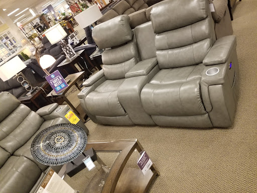 Furniture Store «Raymour & Flanigan Furniture and Mattress Store», reviews and photos, 3375 Berlin Turnpike, Newington, CT 06111, USA